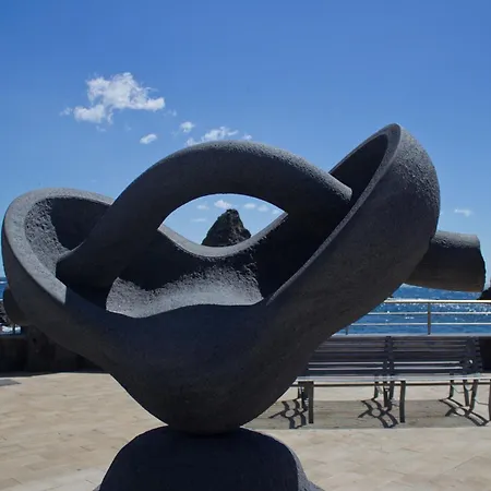 Oasis Ачи Костелло