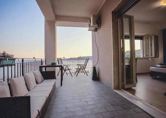 Oasis 4* Ачи Костелло