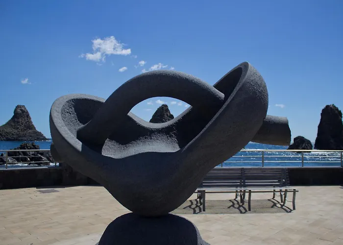 Oasis Ачи Костелло